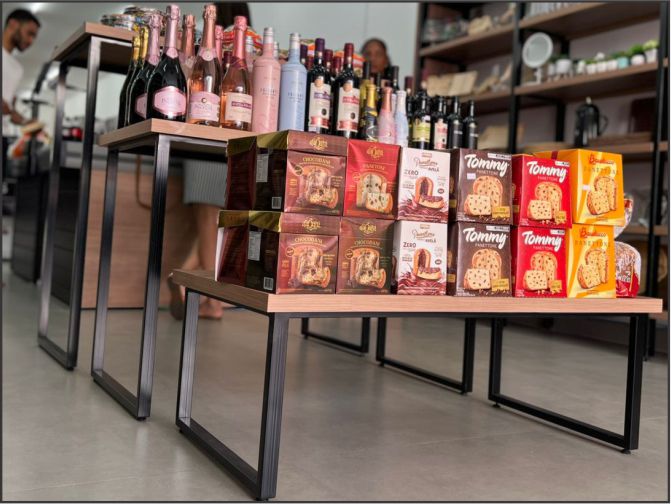 Expositores Metalon com MDF